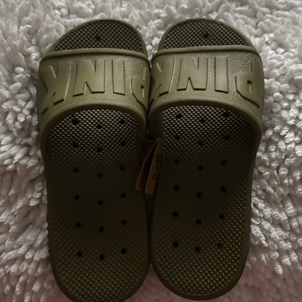Victoria Secret PINK NWT shower shoes price negotiable